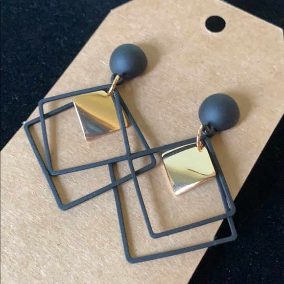 3/$10 Black & Gold dangle earrings pierced - Picture 2 of 4